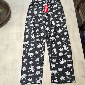 Women’s Large Canada Pjs